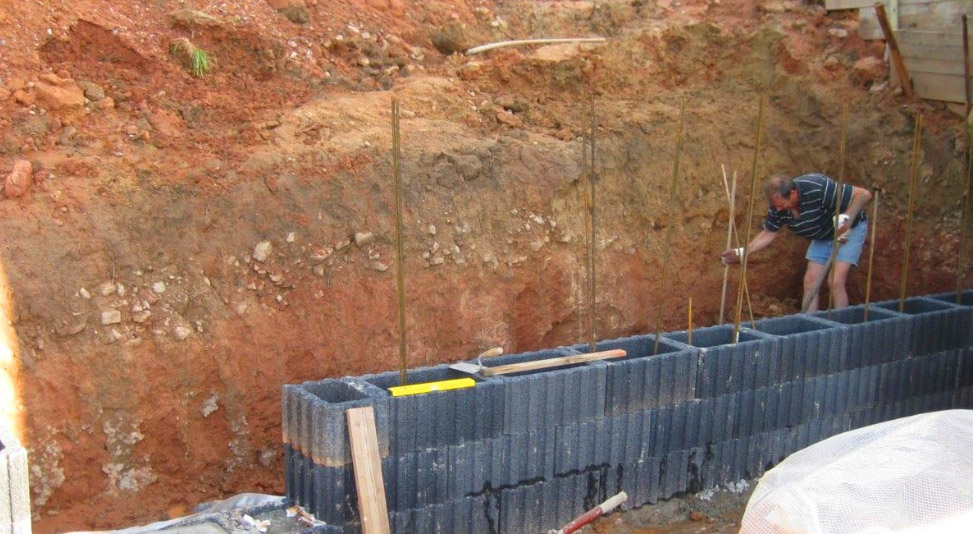 高速護(hù)坡常見(jiàn)邊坡支擋擋土墻種類